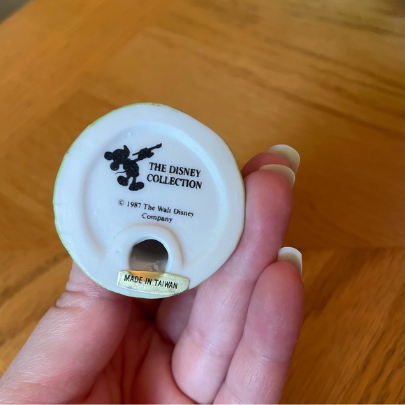 Vintage Winnie The Pooh The Disney Collection 1987 Miniature Porcelain Figurine - Picture 4 of 7
